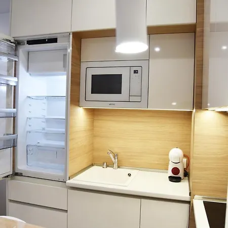 Gardens Luxury E11 *