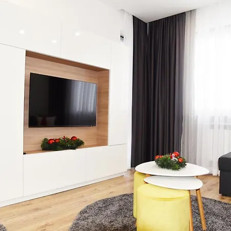 Апартамент Gardens Luxury E11 *