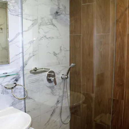 Gardens Luxury E11 Апартамент *